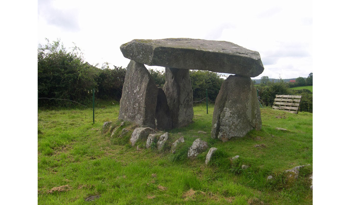 monumento megalítico imagem de dolmen